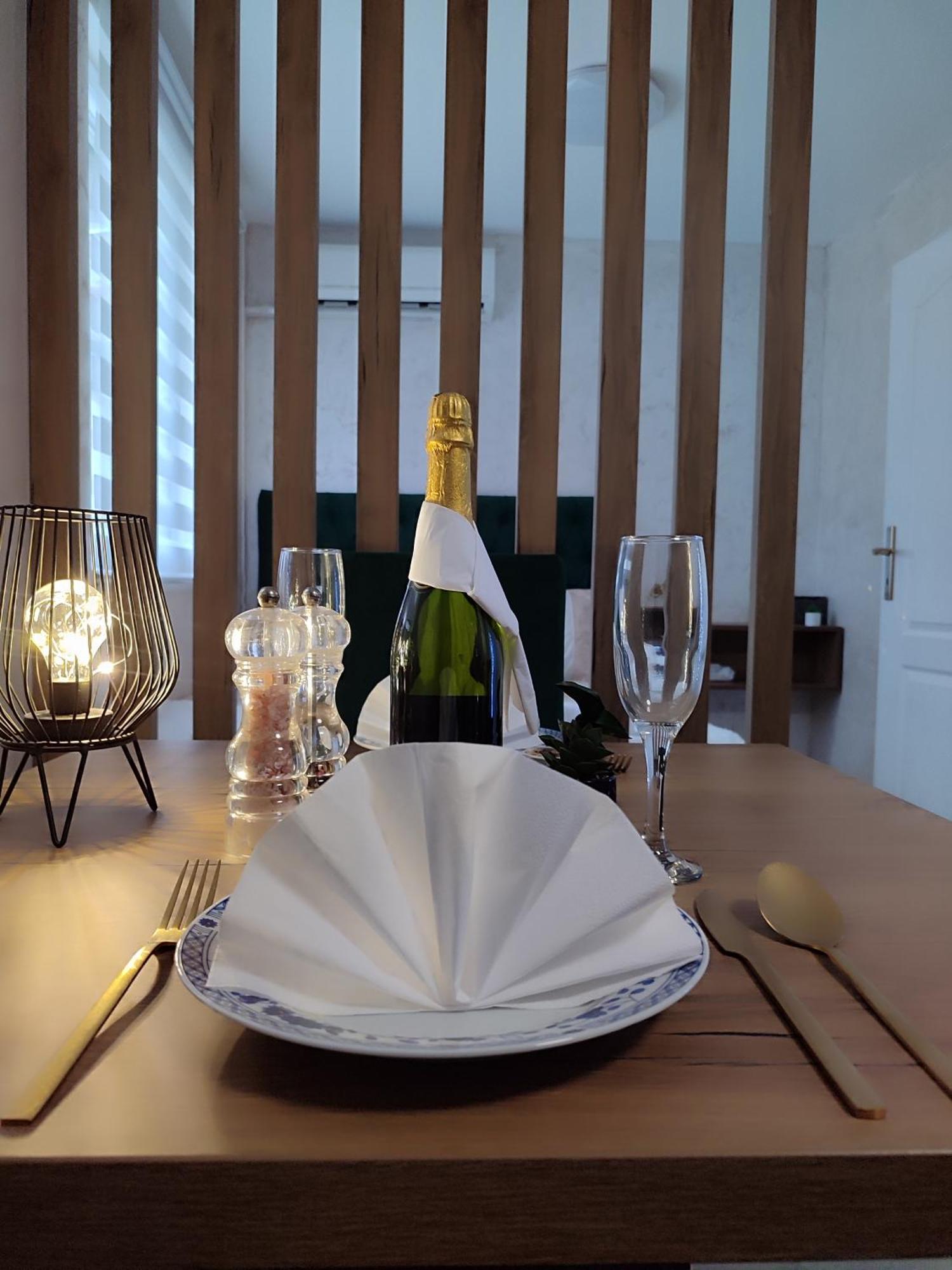 Studio Apartman Free Parking Rubikon Belgrad Zewnętrze zdjęcie